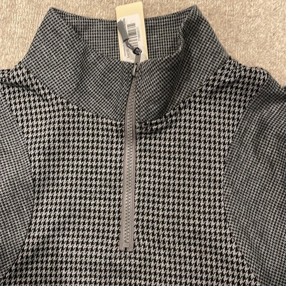 Women’s size small half zip Doe and Rae sweatshirt.  New with tags. - Picture 4 of 6